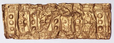 Goldband mit eingedrückter Dekoration (Brustornament) von Unbekannt Unbekannt
